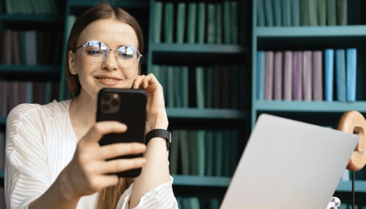 Arbeitsumgebung mit technischen Analysen und Dokumentation